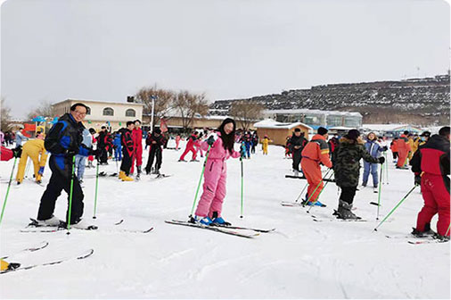 “速度與飛翔，歡樂與歡笑綻放在雪地”冬季拓...